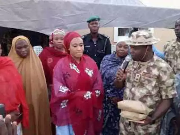 Aisha Buhari Lavishes Injured Soldiers At The Hospital In Borno With Christmas Gifts
